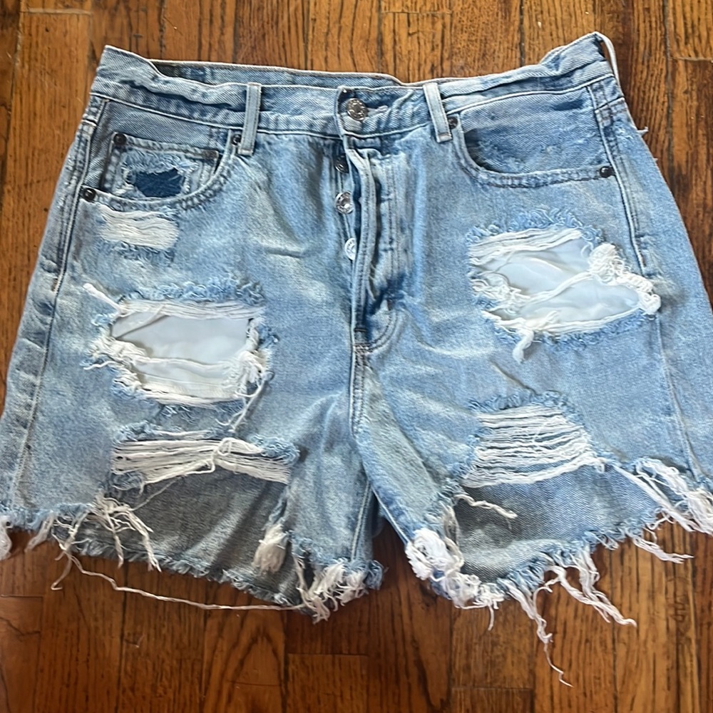 American Eagle 90s shorts